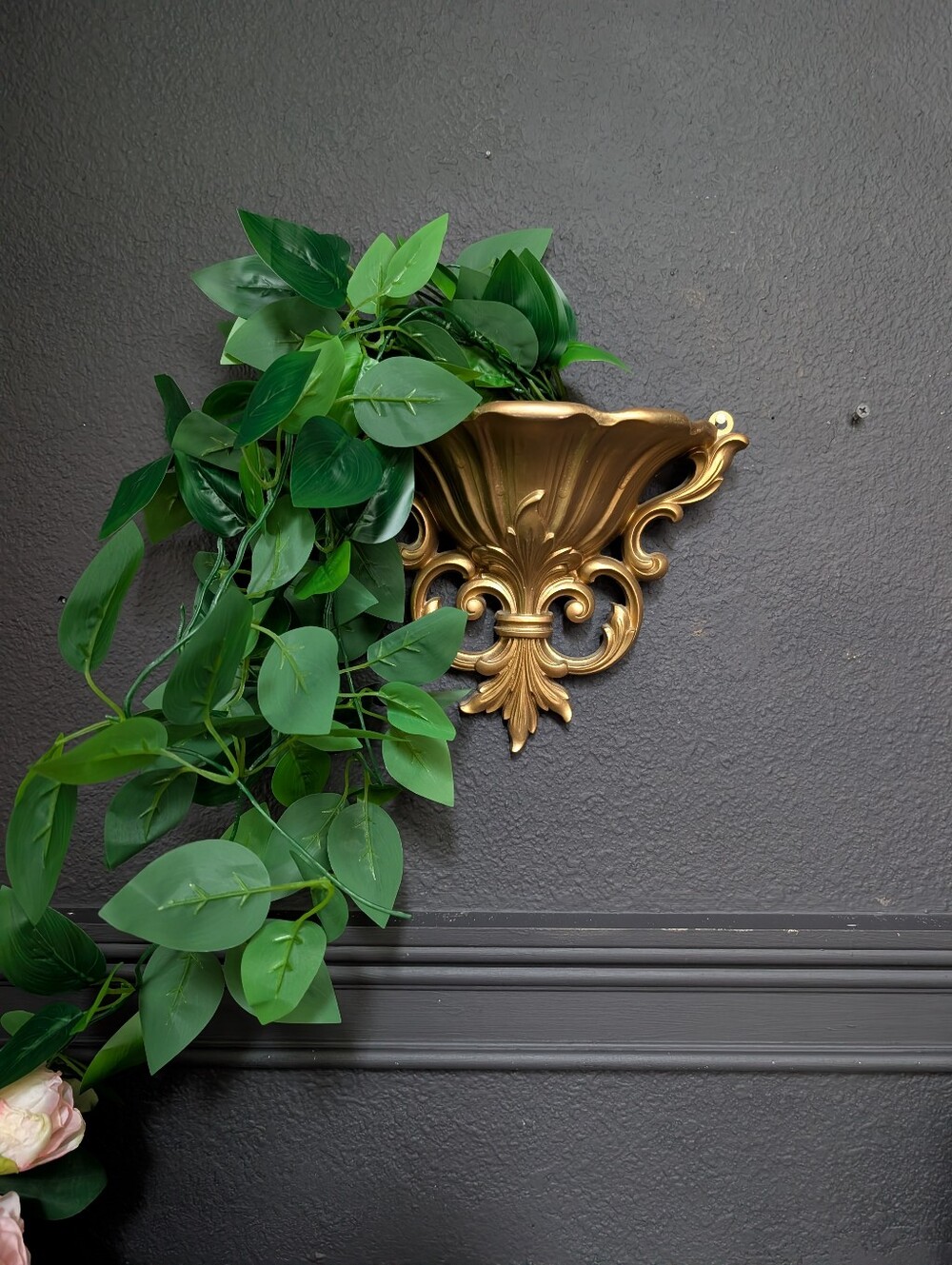 Vintage Gold Syroco Hollywood Regency/MCM Pocket Planter Sconce Wall decor 7.5"